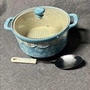 Temp-Tations Floral Lace Blue Floral Casserole with lid, metal trivet and Spoon